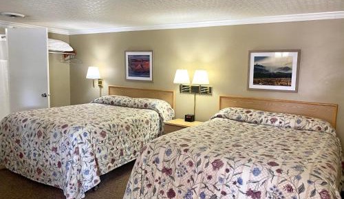 Deluxe Queen Room with Two Queen Beds