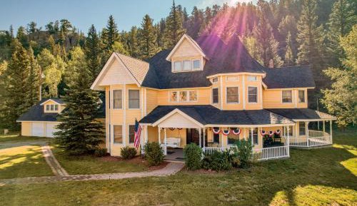 Seven-Bedroom House