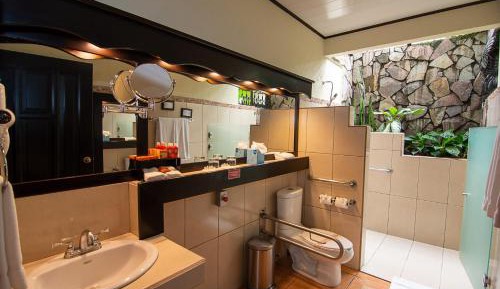 Junior Suite Queen - Volcano View