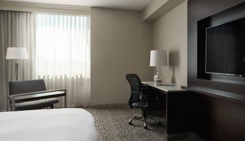 Larger Guest room, 1 King, Corner room