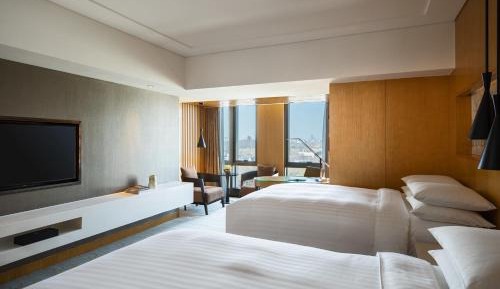 Club Twin Room with Lounge Access - Afternoon tea + Happy hour + Drink time + Two pieces of clothing ironing service every day