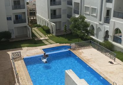 Apartment with Pool View 