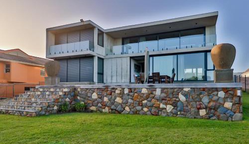 Apartment with Garden View