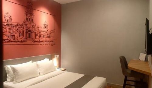 Standard Queen Room