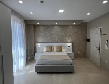 Deluxe Room (2 Adults + 1 Child)