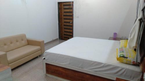Deluxe Double Room (2 Adults + 1 Child)