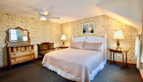 Double Room with Shared Bathroom