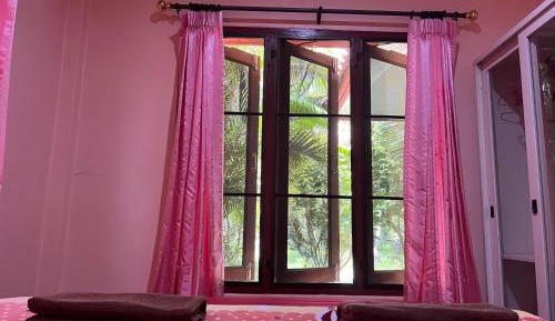 Bungalow with Garden View