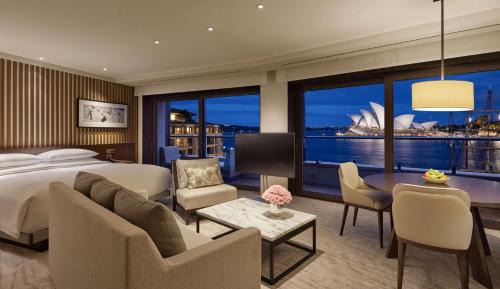 1 King Bed with Opera View Deluxe