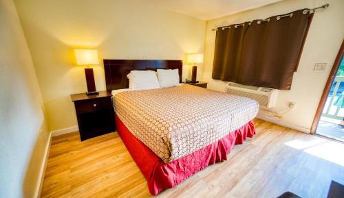 Standard Queen Room