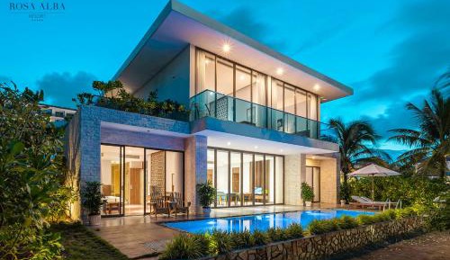 Beach front Four-Bedroom Villa