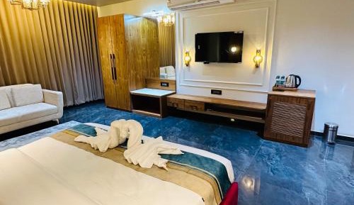 King Room with Pool View