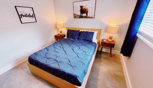 Superior One Bedroom Queen with Kitchen and Sofa Bed