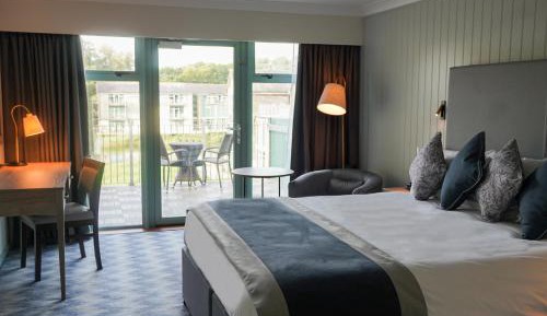Deluxe Double Room with Lake View