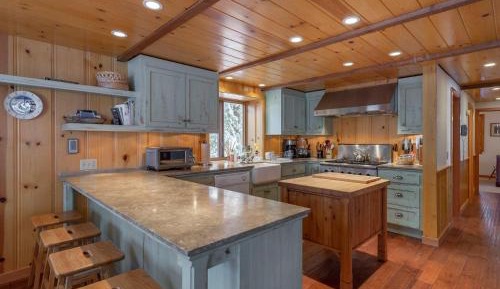 Five-Bedroom Holiday Home
