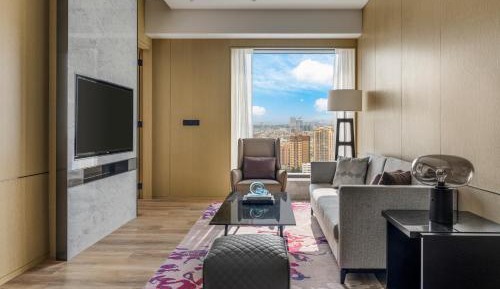 Family Connector 2 Bedroom Suite with Executive Lounge Access