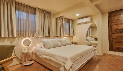 Deluxe Double Room with Bath