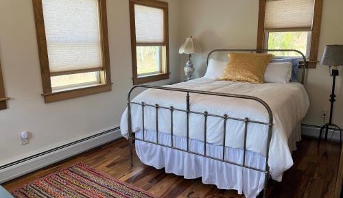 Queen Room with Shared Bathroom