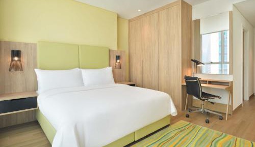 One Bedroom Apartment, 1 King, Partial Sea View, High Floor