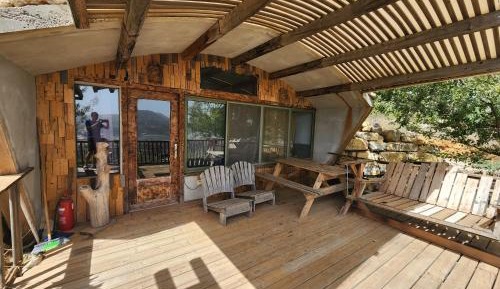 Studio with Mountain View - Separate Building