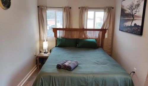 Queen Room with Shared Bathroom - ROOM #1