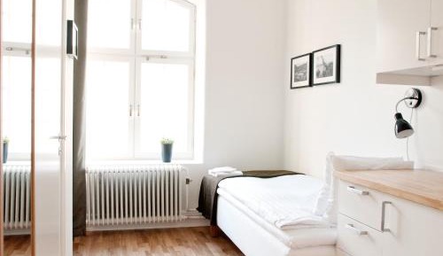 Small Studio (1 Adult)