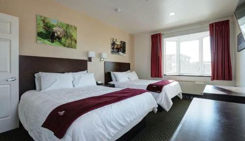 Deluxe Queen Suite