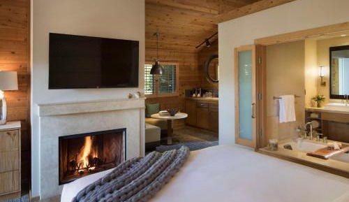 Deluxe King Room with Fireplace