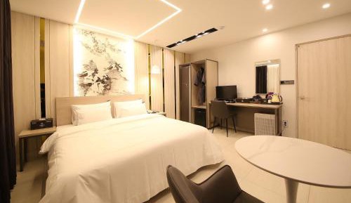 Deluxe King Room