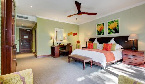 Larger Guest room, 1 King, Forest view