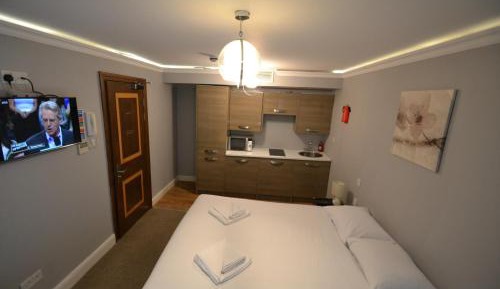 Standard Studio (2 Adults)