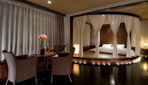 Family King Room - Non-Smoking