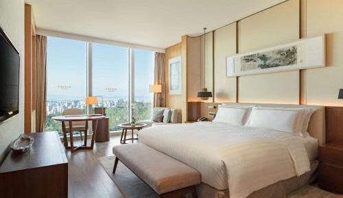 Deluxe King Room with City View