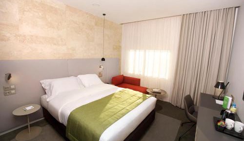 Standard Queen Room
