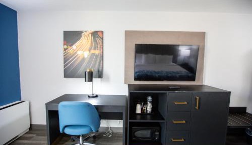 King Room with Bath Tub - Mobility/Hearing Accessible - Non-Smoking