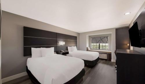 Double Room with Two Double Beds and Bath Tub - Disability Access/Non-Smoking
