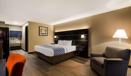 Quadruple Room - Non Smoking/Exterior Hall