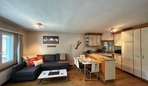 Apartment with Mountain View