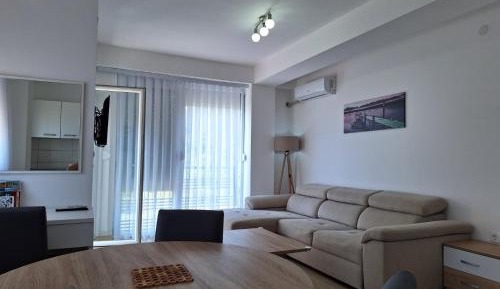 Apartment with Lake View
