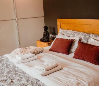 Deluxe King Suite