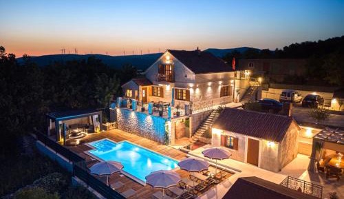 Deluxe Villa