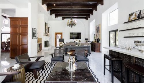 Five-Bedroom Holiday Home