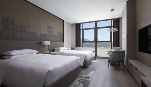 Queen Room with Two Queen Beds and River View