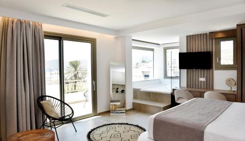 Deluxe Suite with Spa Bath