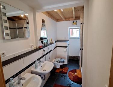 Single Room with Shared Bathroom