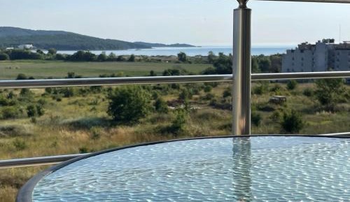 One-Bedroom Apartment with Sea View and Balcony