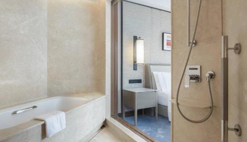Executive Renewal King Suite