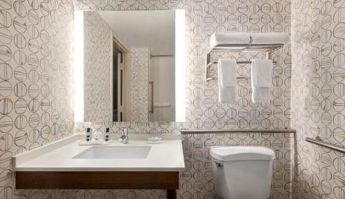 King Room - Mobility Access/Hearing Accessible