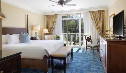 King Bed Golf View with Balcony