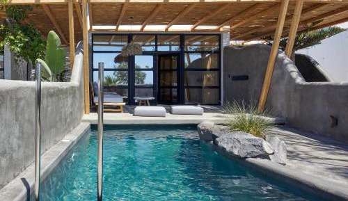 Apocalypsis Suite with private outdoor heated pool & sea view